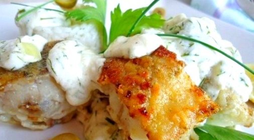 Минтай под сливочным соусом в духовке