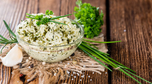 Чесночное масло с зеленью