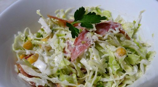 Салат с капустой и колбасой
