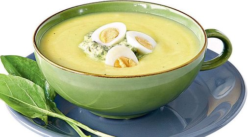 Холодный суп из щавеля с перепелиными яйцами