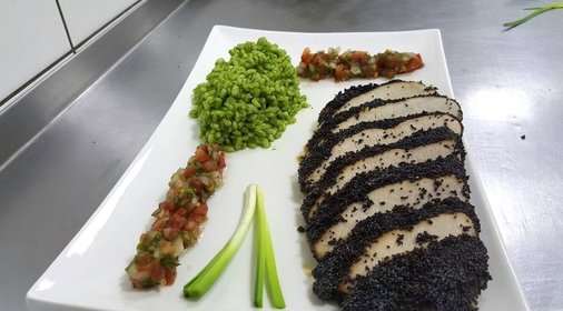 Филе индейки в медово-маковой панировке