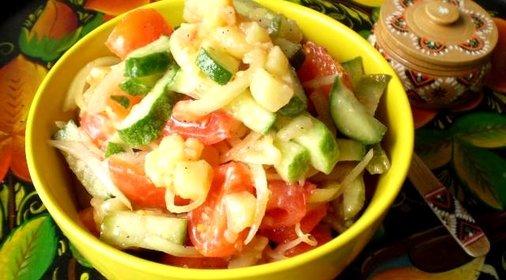 Овощной салат с теплым картофелем