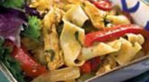 Салат Янгелик из домашней лапши с курицей