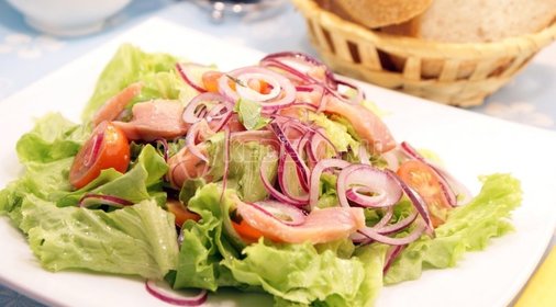 Салат с солёной красной рыбой