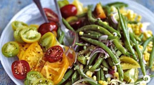 Салат с зеленой фасолью, кукурузой и помидорами