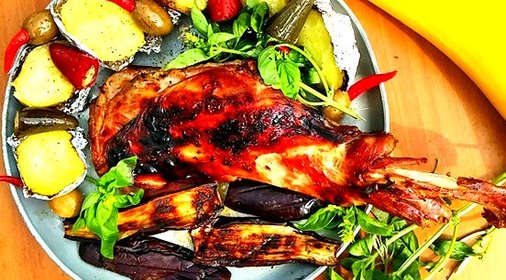 Баранья нога, запеченная на мангале