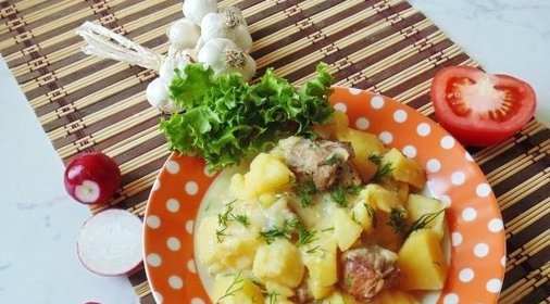 Свинина со сметаной и картофелем