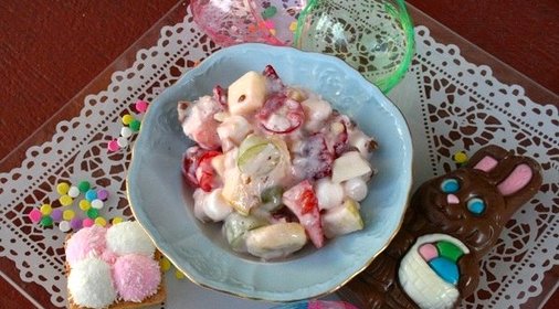 Фруктовый салат со сметаной