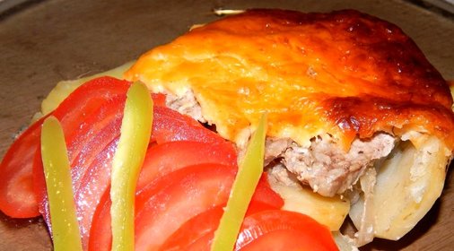 Картошка со свининой на противне