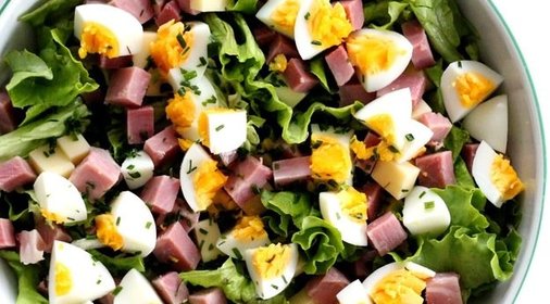 Салат с ветчиной и яйцами
