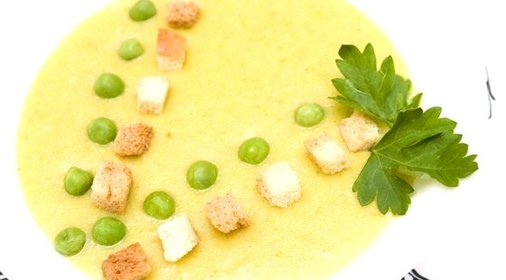 Гороховый крем-суп с петрушкой