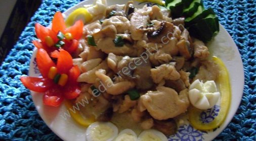 Теплый салат с белыми грибами