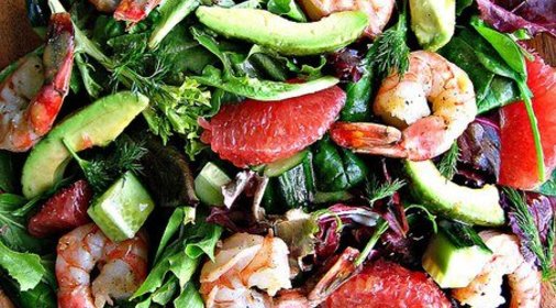 Салат с авокадо, креветками и грейпфрутом