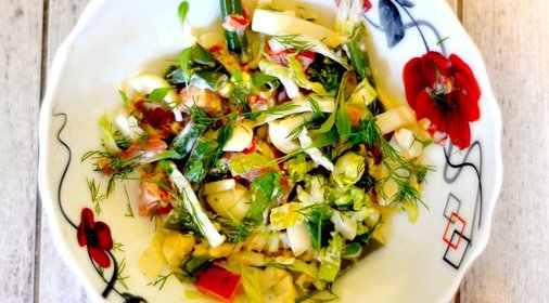 Салат с чесночной семгой