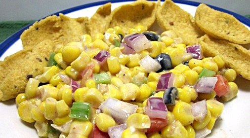 Салат из чипсов и кукурузы