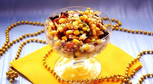 Салат с курагой и черносливом