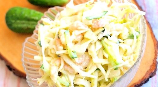 Салат с креветками и йогуртом