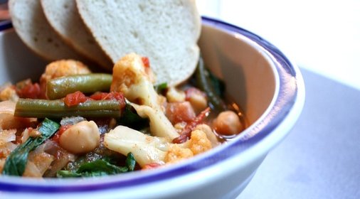 Цветная капуста, тушеная с овощами