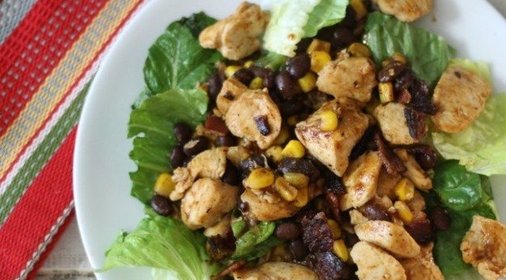 Куриный салат с соусом барбекю