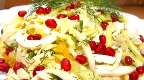 Салат из пекинской капусты с кальмарами
