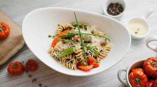 Салат из цельной пасты интеграле с запеченными овощами