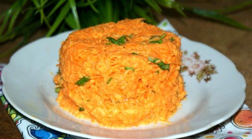 Морковный салат с чесноком
