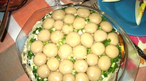 Салат Лукошко с языком