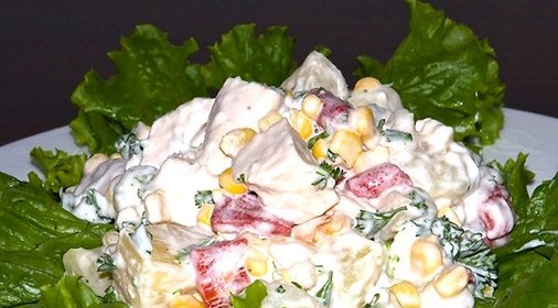Салат с ананасами и куриной грудкой