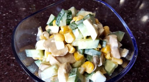 Салат с шампиньонами и кукурузой