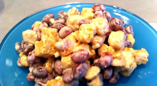 Простой салат с красной фасолью