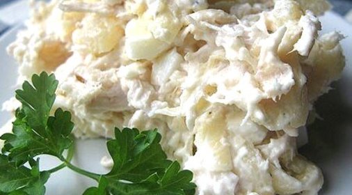 Салат из филе куриной грудки с ананасами