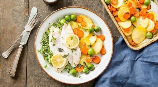 Рыба, запеченная с картофелем и морковью