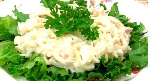 Салат из кальмаров с рисом