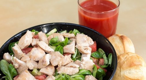 Легкий салат с курицей