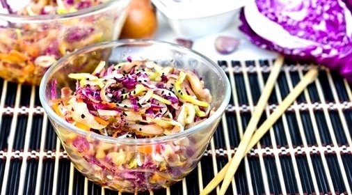 Корейский салат с овощами и свиными ушками