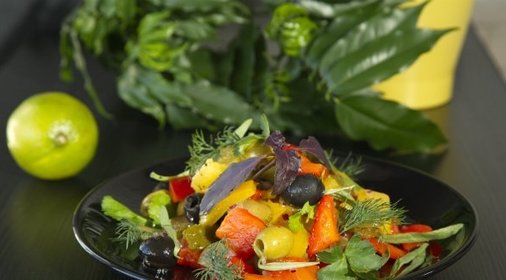 Салат из запечённых перцев за 10 шагов