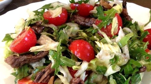 Салат с телятиной и рукколой