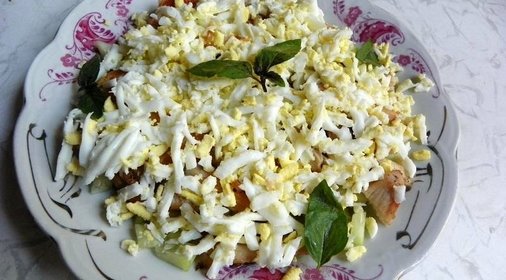 Теплый салат с курицей и кабачком