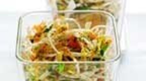 Пряный капустный салат с манго