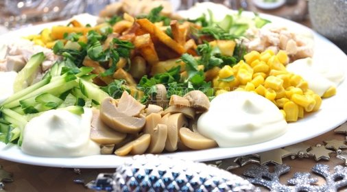 Салат «Хоровод у ёлки»