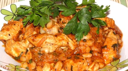 Быстрая фасоль в томате с куриным мясом
