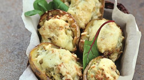 Запеченный картофель, фаршированный цесаркой