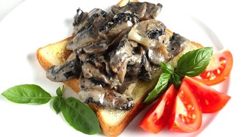 Лесные грибы под соусом