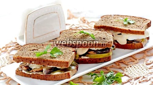 Бутерброды со шпротами на ржаном хлебе