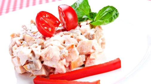 Салат с грибами и курицей
