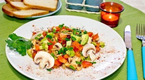 Салат с авокадо и шампиньонами