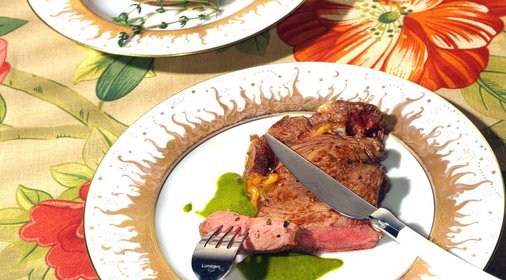 Рибай с бататом и соусом чимичурри