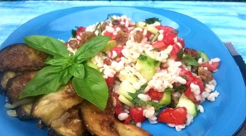 Салат с булгуром и баклажанами