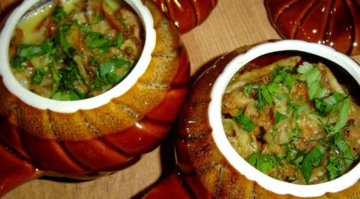 Рыба с овощами в горшочке