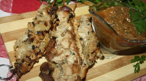 Шашлычки из свинины в пакете для запекания с пикантным овощным соусом